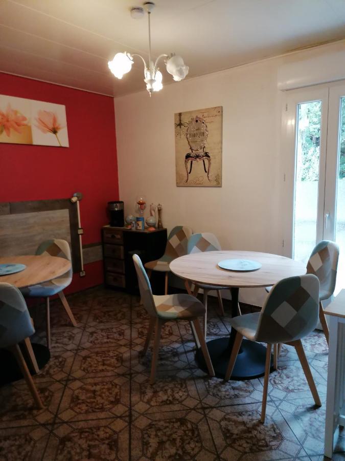 Les Deux Lions Hotel Alairac Buitenkant foto