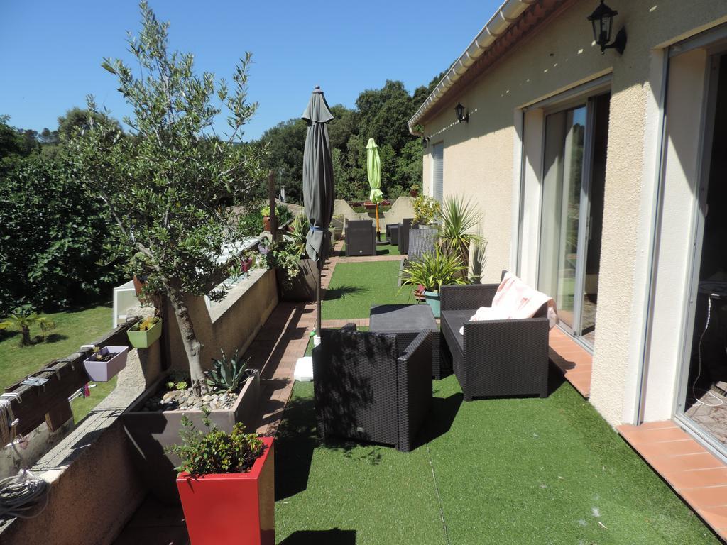 Les Deux Lions Hotel Alairac Buitenkant foto
