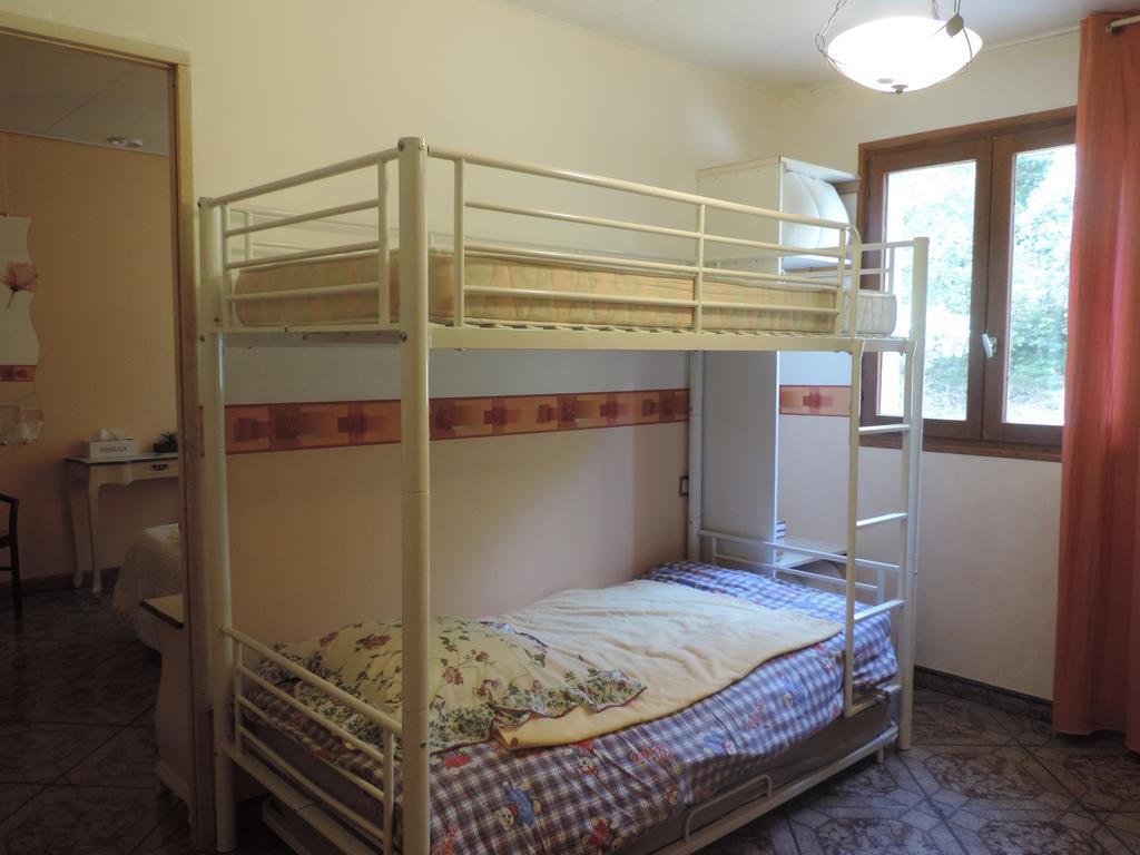 Les Deux Lions Hotel Alairac Kamer foto