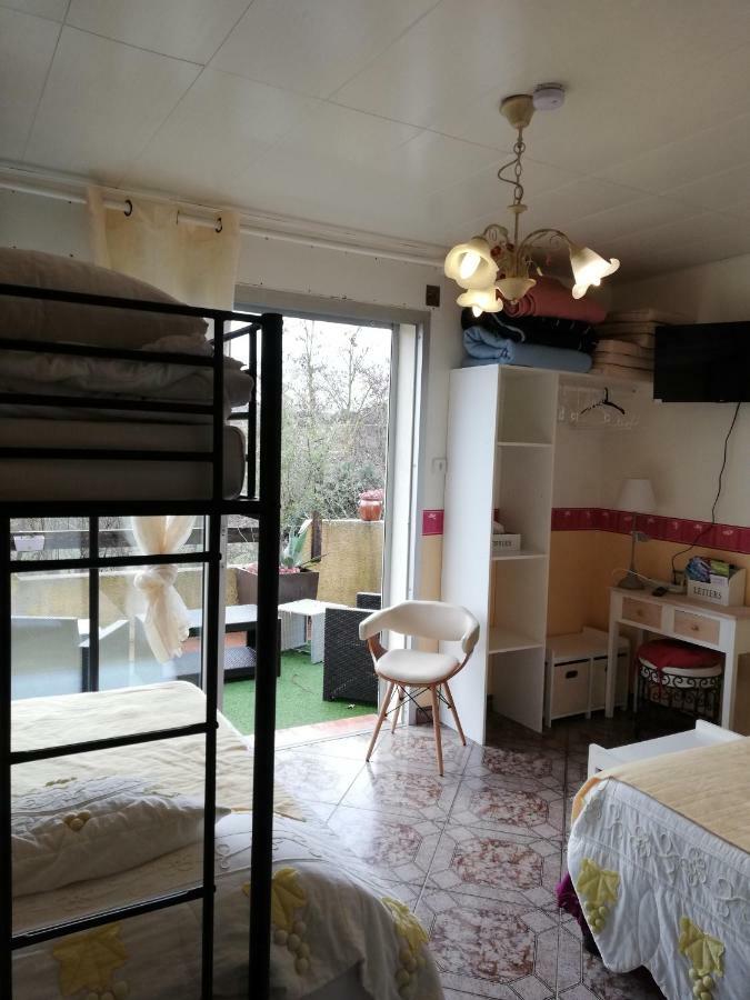 Les Deux Lions Hotel Alairac Buitenkant foto